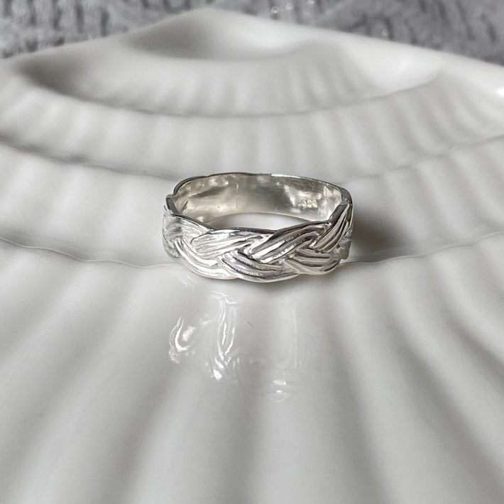 ANILLO ENTRELAZADO