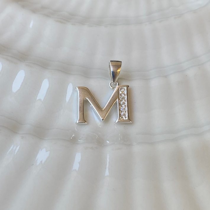 LETRA M MICROCIRCONES BLANCOS