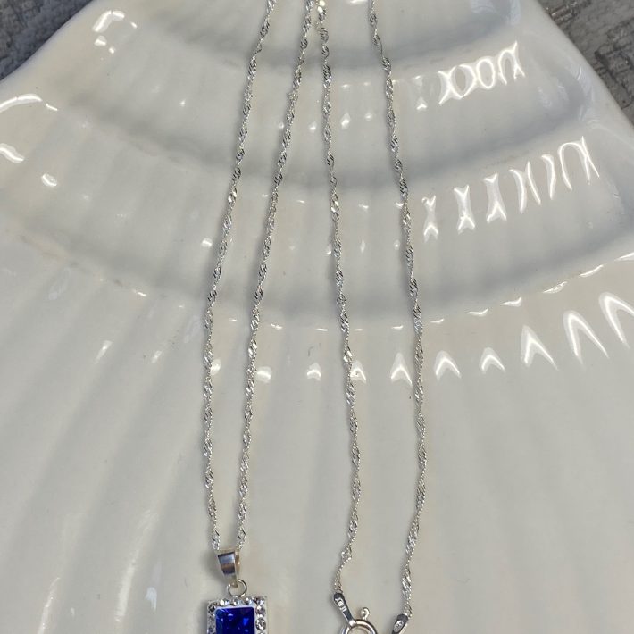 PUNTO DE LUZ CUADRADO CON MICROCIRCONES AZUL